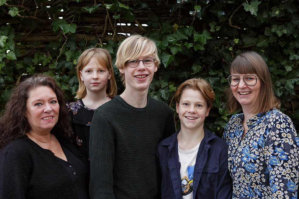 Fra venstre: Naboen Marianne og børnene Ingrid, Oscar og Carl med deres mor Malene
Foto: Andreas Bang Kirkegaard